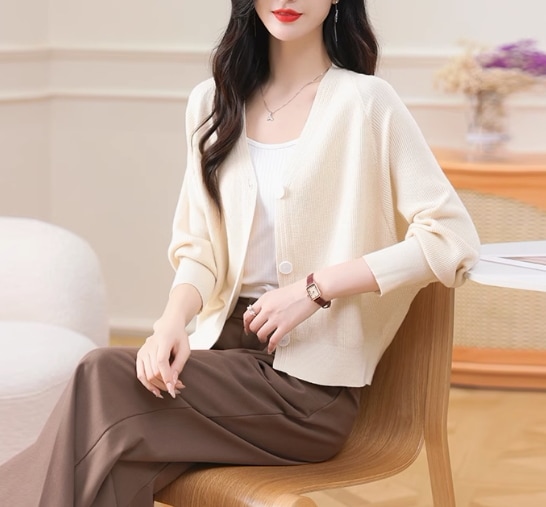 レディース ニット セーター カーディガン Vネック Aライン Iライン かわいい 大人可愛い きれいめ シンプル カジュアル 上品 おしゃれ かっこいい レトロ ラフ モダン 主役級 存在感
