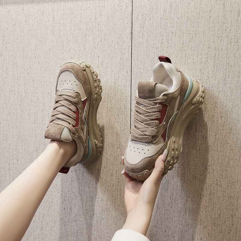 2025年秋冬新作白靴女子学生スポーツシューズネットセレブカジュアルレディースシューズオールマッチ厚底インナー身長アップパパ
