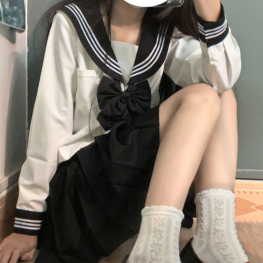 和服 白と黒のベーシックセーラー服 オーソドックスなプリーツスカート 学生服 制服