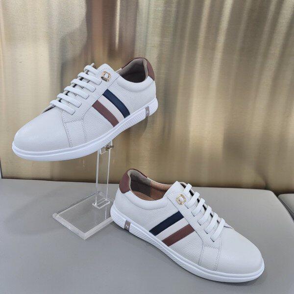 412302 アイボリー スニーカー スーツ カジュアル 楽なデザイン_DG