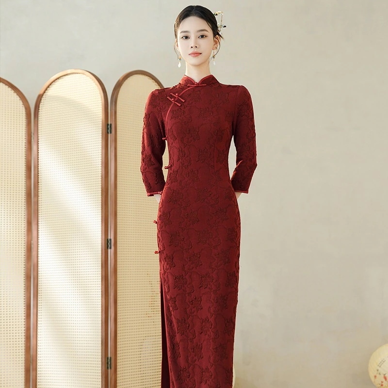 新しい風の赤いチャイナドレスの女の子の婚約ドレス2025夏ロングドレス