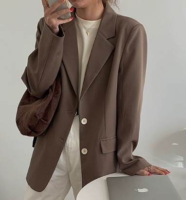 レディース ジャケット テーラードジャケット ミドル丈 長袖 萌袖 襟付き ワイド オーバーサイズ ポケット 大人可愛い きれいめ シンプル カジュアル 上品 おしゃれ かっこいい ラフ メンズライク