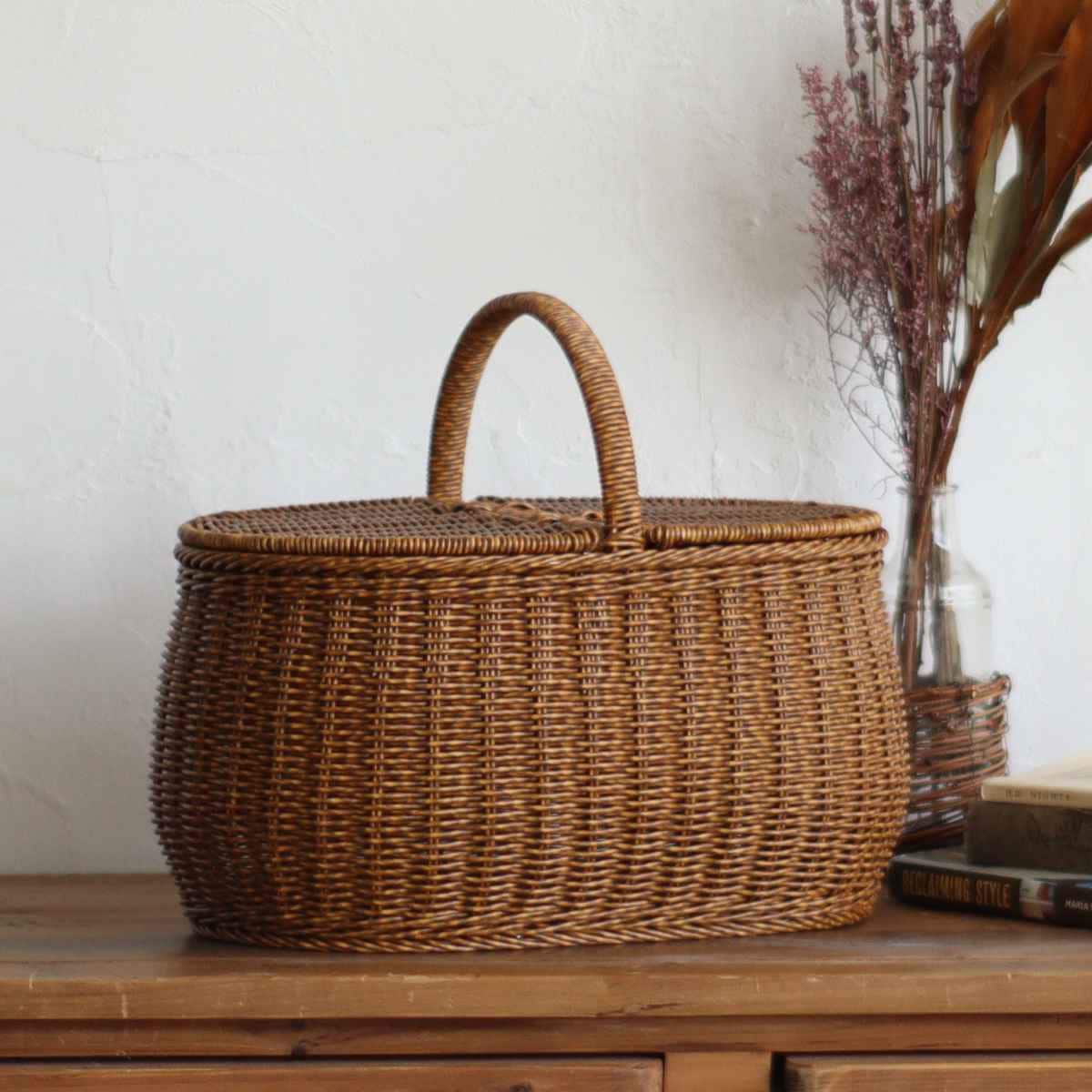 バスケット ユティル オーバルピクニックバスケット 洗える かご 収納 カゴ 天然素材風 フタ付き 手編み 水洗い 収納かご 持ち手付き 小物収納 小物入れ ピクニック おしゃれ ハンドメイド