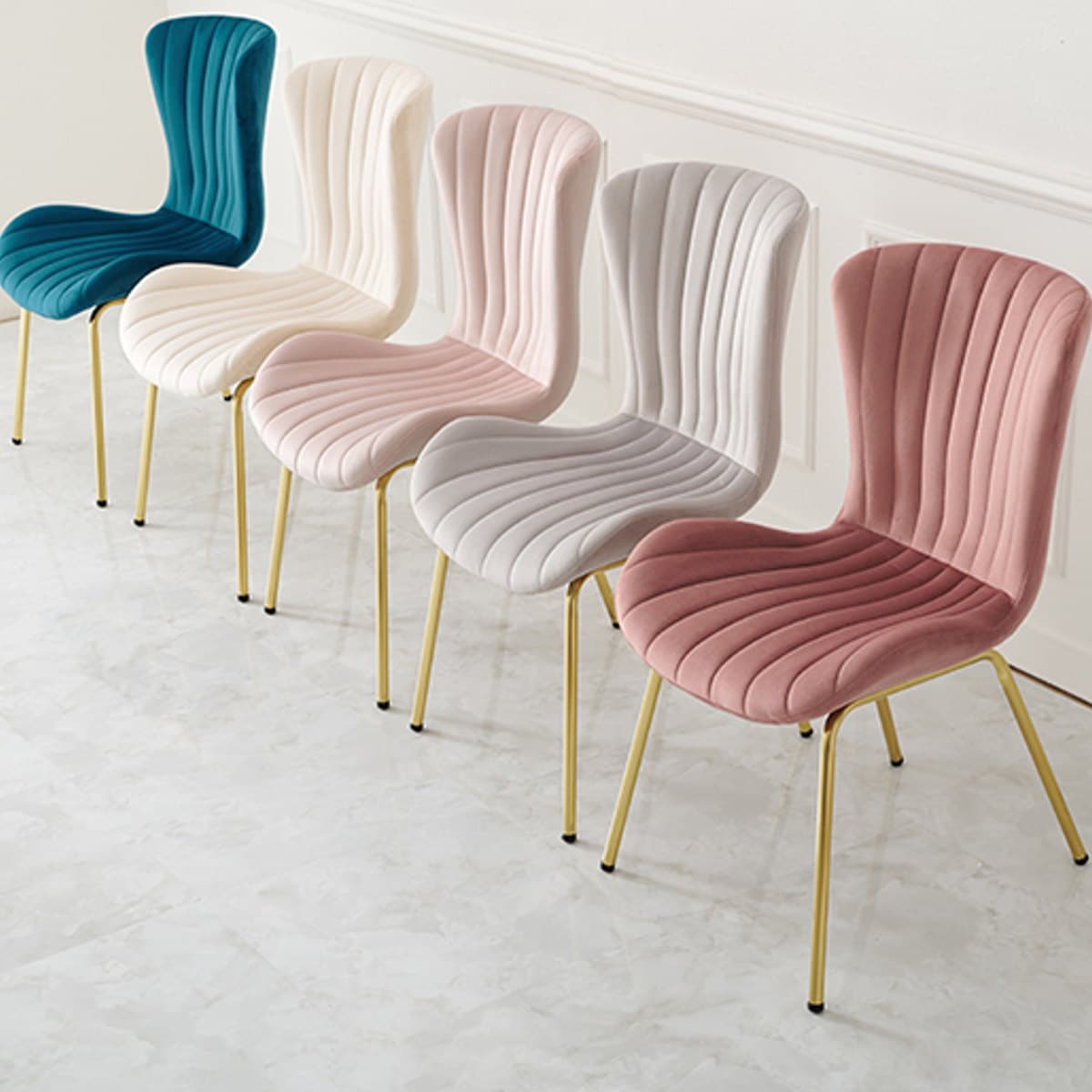 ダイニングチェア 座面高43cm ベロア調 チェア 椅子 デスクチェア ドレッサーチェア キャスターなし 傷防止クッション付き おしゃれ ゴールド 脚 上品 韓国風 北欧風 完成品