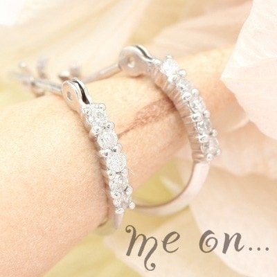 me on... 10粒ダイヤが輝く ラグジュアリスタイルフープタイプ14金 K14 ゴールドピアス