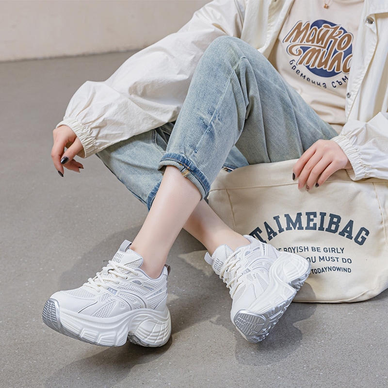 女性用ダディシューズ 2025年新作 身長アップ スモールスプリング 厚底 滑り止め おしゃれ オールマッチ スポーツシューズ 女性用 4,902円