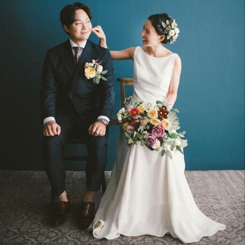 韓国ファッションロング丈ドレス 結婚式 シンプル ホワイト ウェディングドレス 披露宴 白ワンピース Aラインドレス 前撮り 二次会 ウエディングドレス 袖なし 花嫁 ブライダル