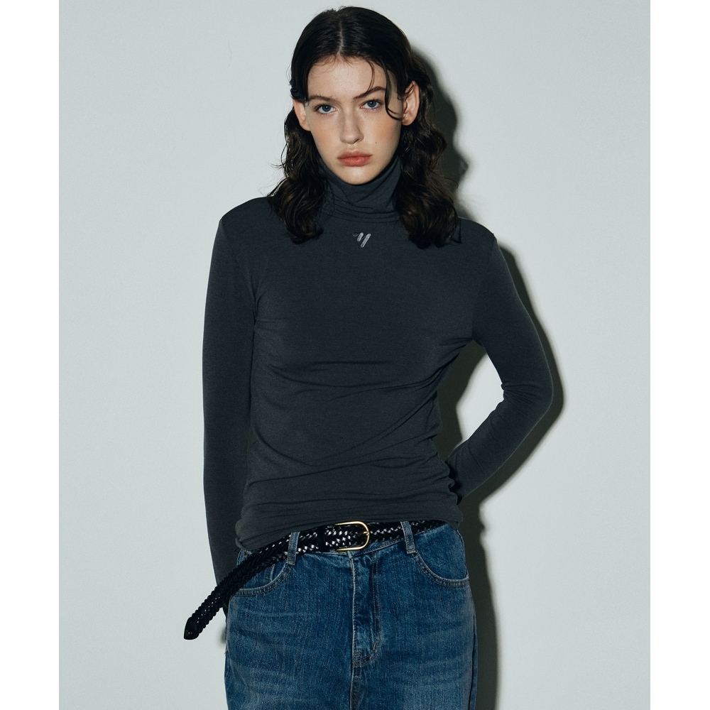 ニック & ニコールデイリーブレンドタートルネックトップ_ 5,952円