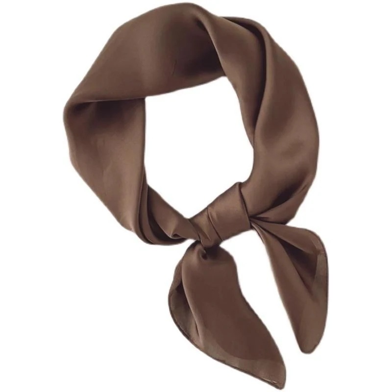 韓国で売れている商品のスカーフの様々な用途：スカーフ頭巾ハンドバッグの装飾など色が多く柄が多く選択肢が多い