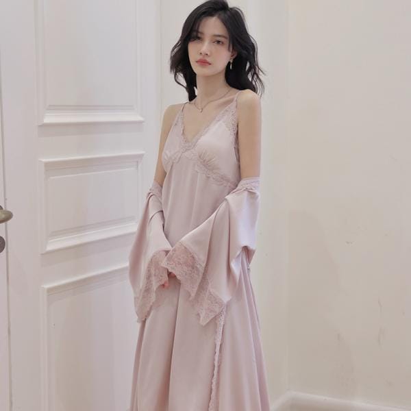 【急速出荷!】ネグリジェ レディース ガウン付2点セット 前開き 姫 フェイク 絹 ナイトガウン キャミソール 長袖 シルク風パジャマ ワンピース ロング レース サテ 2枚購入で2