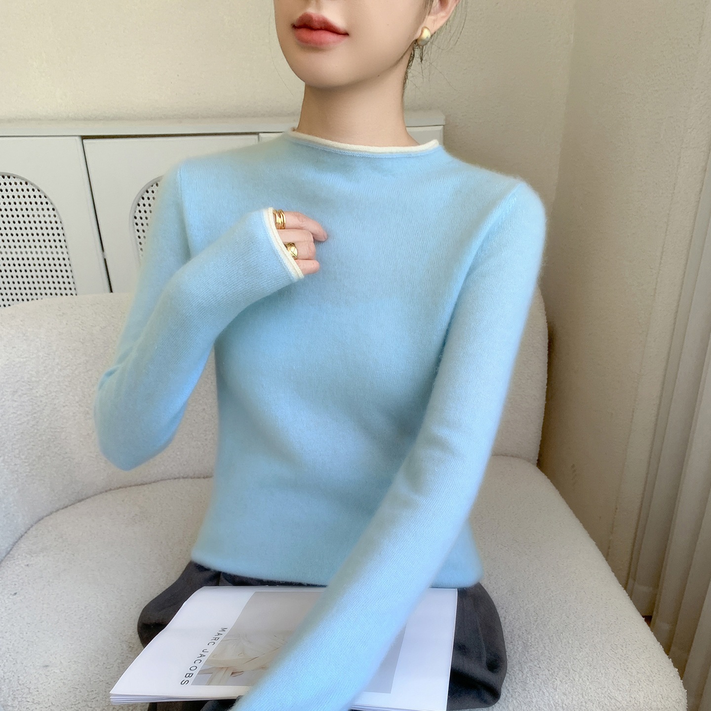 すぐに着られる なハイネックカラーブロックスリムフィットのレディース用カシミアセーター重ね着に で美しいシルエットを演出できます