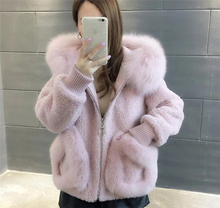 とてもファッション 韓国 新 模造子羊 sweet系 小さい新鮮な 百掛け 毛皮 ファッション カジュアル コート 短いスタイル ゆったりする 女性 トップス 4,833円