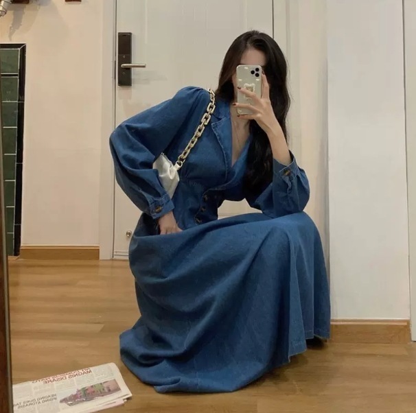 ワンピース デニムワンピース ロング丈 袖あり 長袖 開襟 セミフレア デザイン ボタン ギャザー ウエストゴム 美ライン ニュアンス 刺繍 ウエストマーク ヴィンテージ風 デニム 軽やか