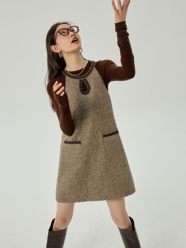 オーモントエッグタルトホームレトロホルターネックウォータードロップドレス冬新作ウエストスリムショートベストドレス 