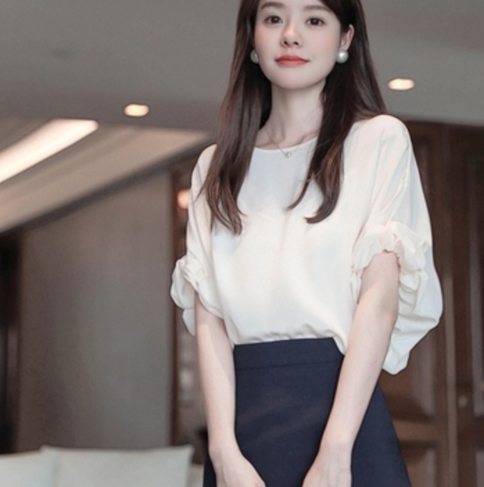 トップス デート シャツ ブラウス カットソー 白シャツ 袖あり 半袖 かわいい 大人可愛い きれいめ シンプル カジュアル 大人 上品 おしゃれ お洒落 かっこいい レトロ 大人女子 こなれ感