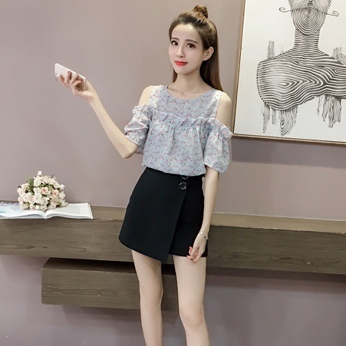 2070.花柄肩出しフリルトップス(ブルー)