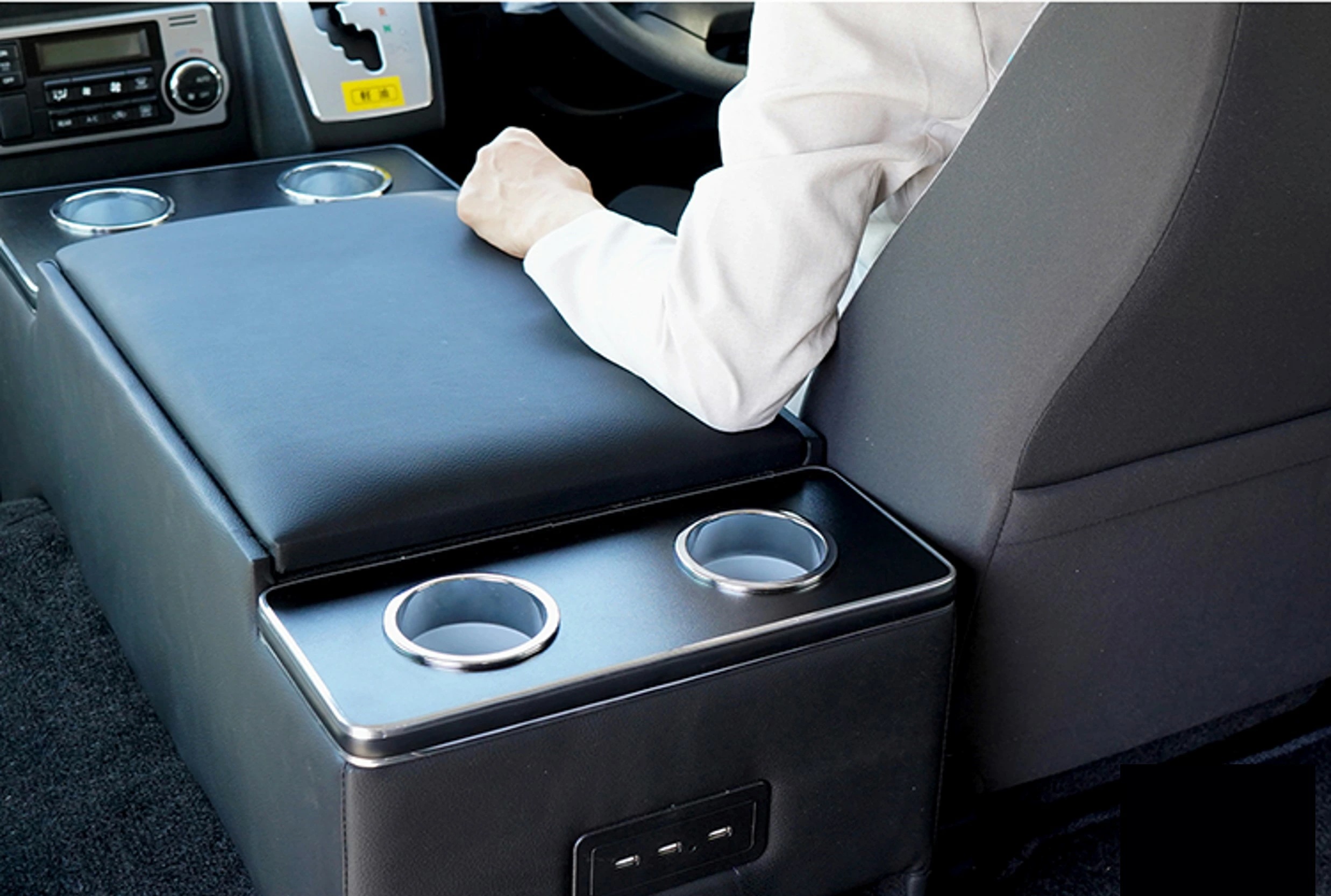 ハイエース200系専用LEDコンソールボックス ee381 MHC 専用設計 ぴったりフィット レザー