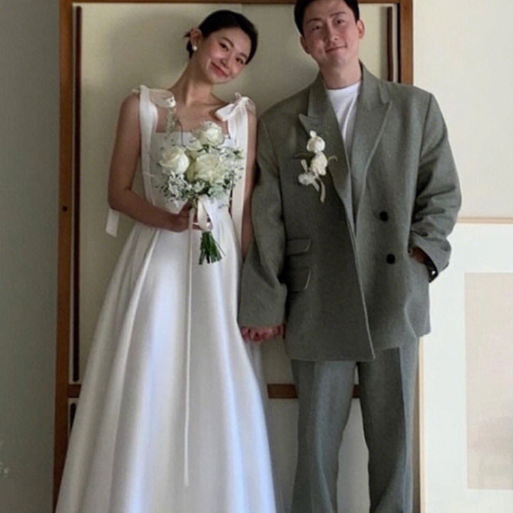 ドレス 衣装 ウエディングドレス 披露宴ドレス イブニングドレス ロング丈ドレス ロング丈 肩リボン 胸元 バックシャン 切り替えデザイン セミフレア ステージドレス 発表会 かわいい 大人可愛い