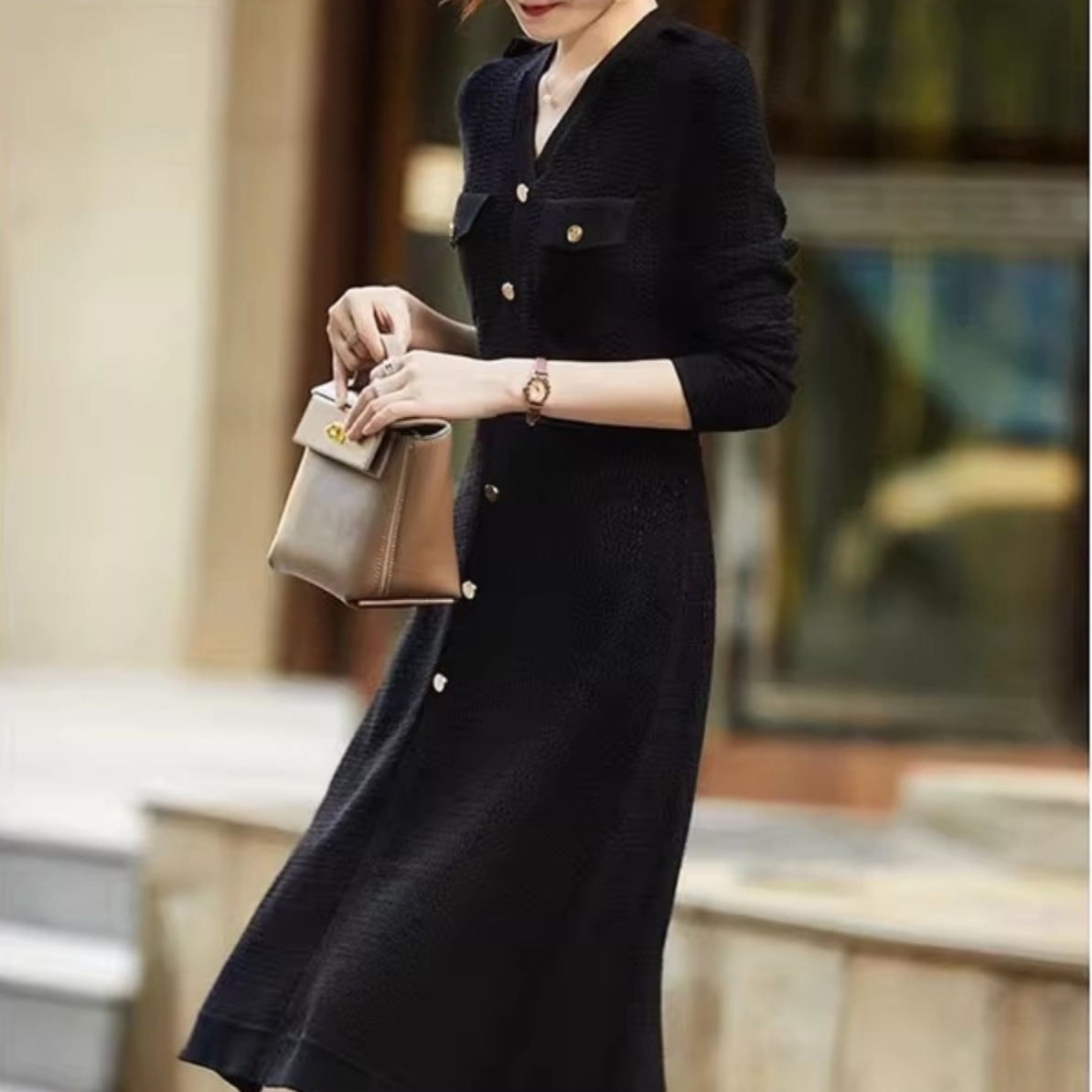 ワンピース ミディアム丈ワンピース 長袖 Vネック ニットワンピース デザインボタン Aライン かわいい 大人可愛い きれいめ シンプル 上品 おしゃれ 大人女子 レトロ きちんと こなれ感 個性的