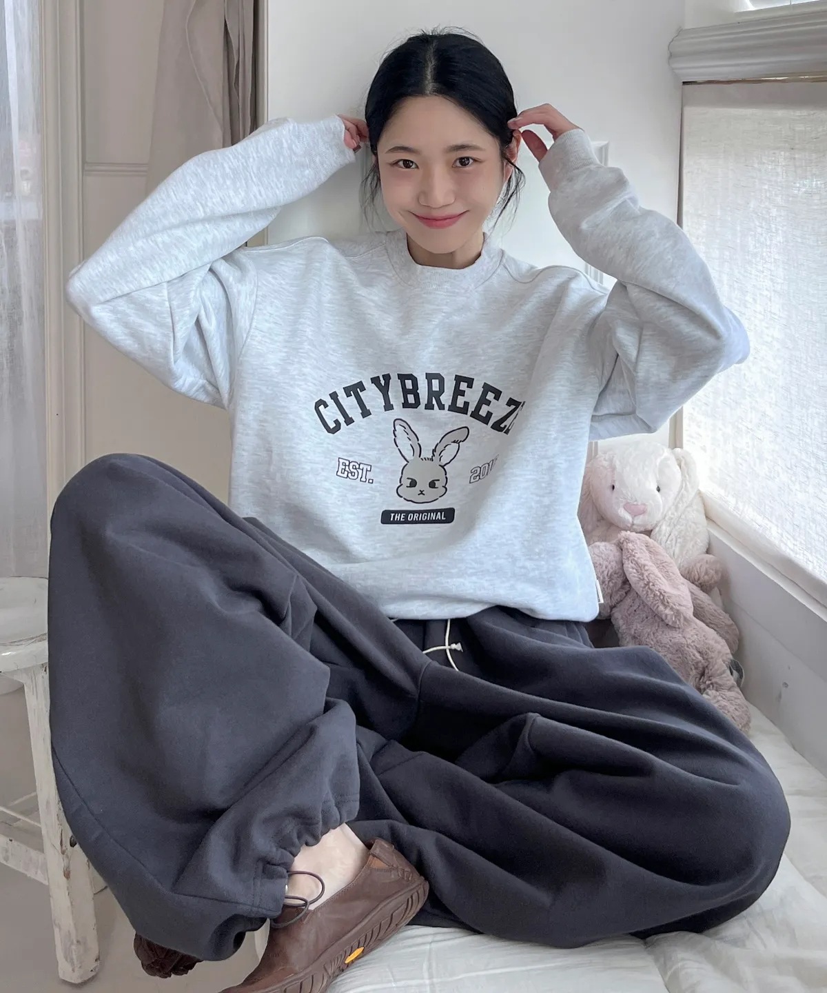 スナッピーグラフィックスウェットシャツ_MELANGE WHITE