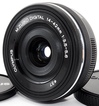 他サイト： 標準レンズ M.ZUIKO DIGITAL ED 14-42mm F3.5-5.6 EZ ブラック 保証 レンズプロテクター付きの商品画像