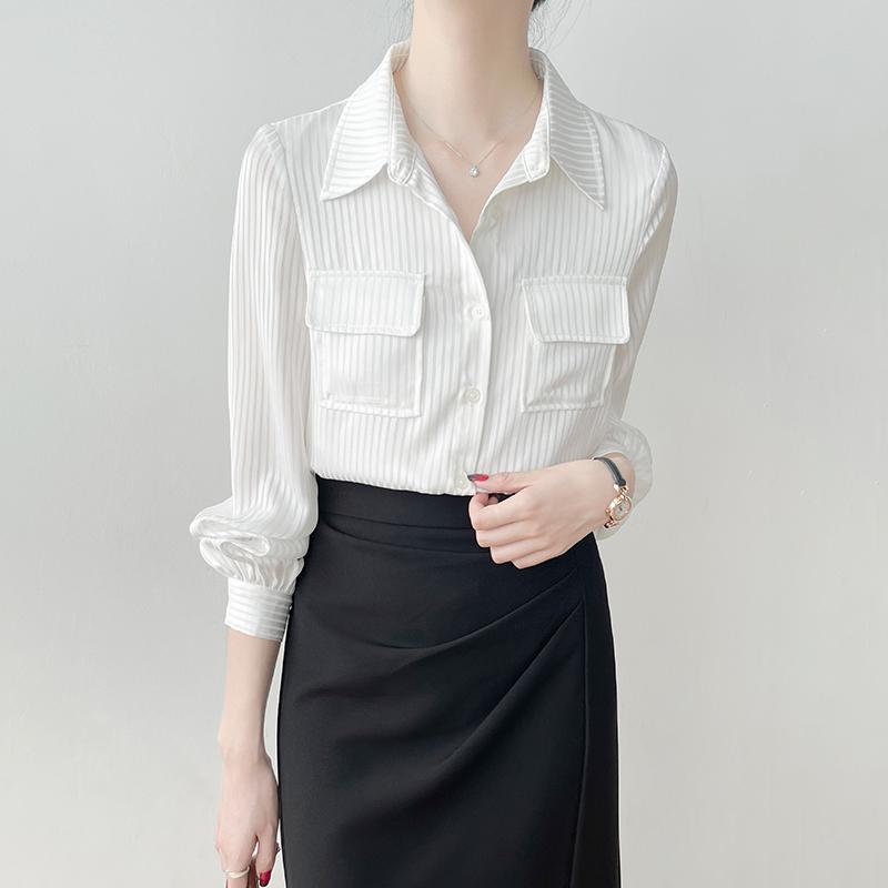 ブラウス フレンチスタイル サテンシャツ ストライプ 白 シャツ レディース 秋冬 長袖 通勤 上品 オフィス ビジネス シンプル ベーシック フォーマル