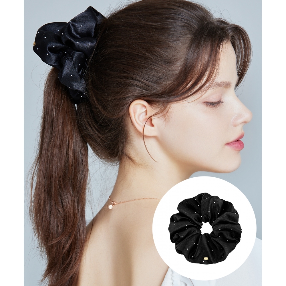 ジェスティナララサテンドットヘアスクランチ-ダストブラック（JALJHS3BF827FA000）