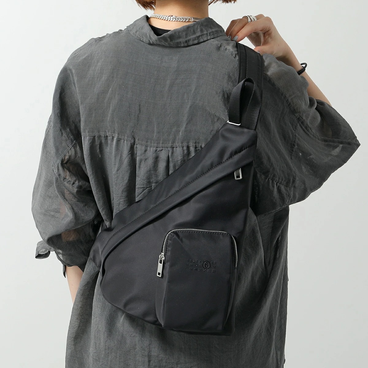 MM6 KIDS エムエムシックス メゾンマルジェラ キッズ ボディバッグ JAPANESE SLING BAG ジャパニーズ スリング M60820 P6416 レディース メンズ ナイロン