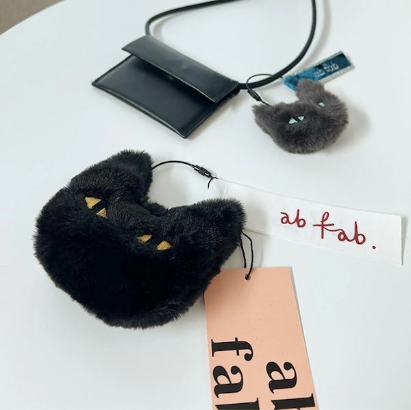 Qoo10 ab fab. BTS SUGA着用 Cat キーホルダ