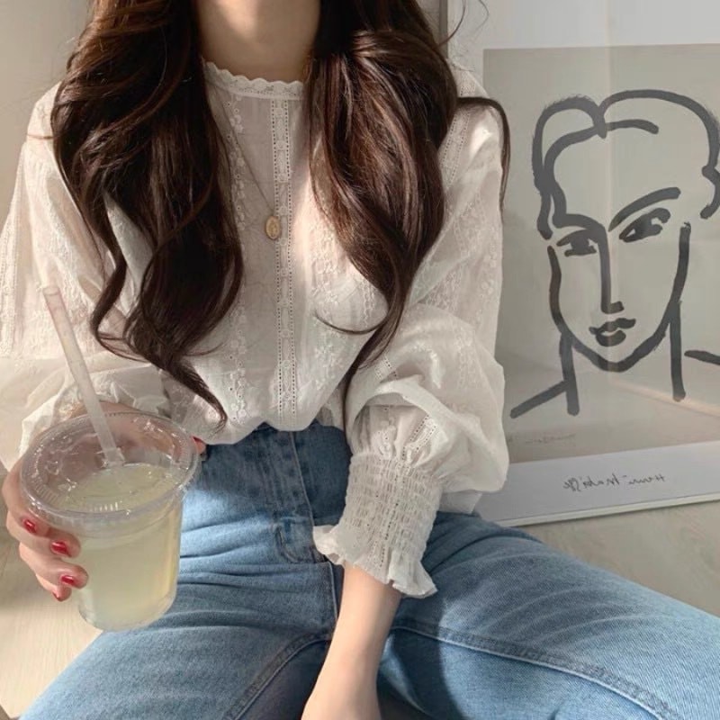 トップス シャツ 白シャツ ミディアム丈 袖あり 長袖 ボリューム袖 パフスリーブ ラウンドネック ストレート レース 刺繍 薄手 かわいい 大人可愛い きれいめ シンプル カジュアル おしゃれ