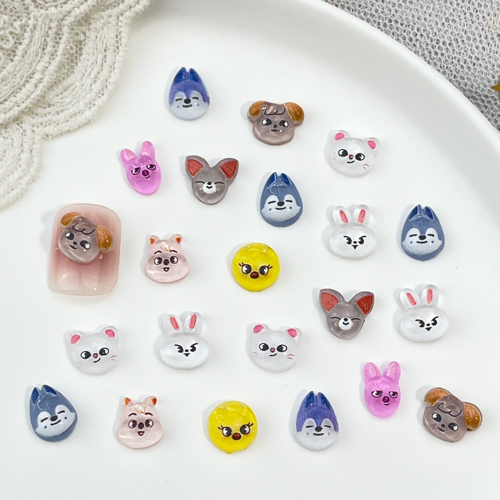 【1つ買うと10個もらえる】メガ割粒入 stray kids ネイルパーツ SKZ ネイルチップネイルシールネイルアート キャラクター ジェルネイルアクセサリー 樹脂ネイル 簡単貼り付け ネイルサロン