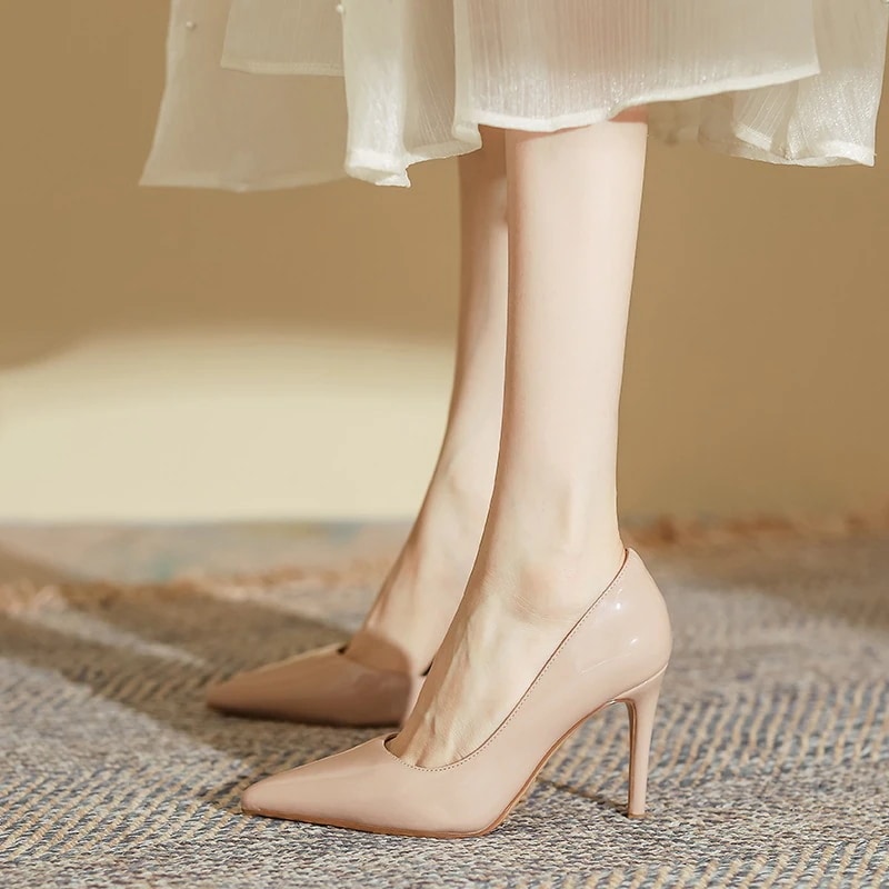 春靴 新作 パンプス ヌードカラーのハイヒールで高級感2025尖った小細ヒールの婦人靴パンプスパンプス スタイルアップ！ヒールパンプス