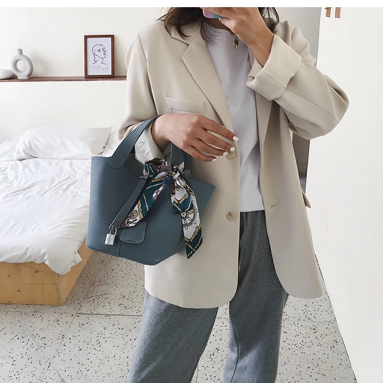 バケツ型ハンドバッグ バッグ バック レディースバッグ ハンドバッグ ハンドバック 手持ちバッグ 手持ちカバン 手持ち バケツ型 リボン PU かわいい 大人可愛い きれいめ シンプル カジュアル