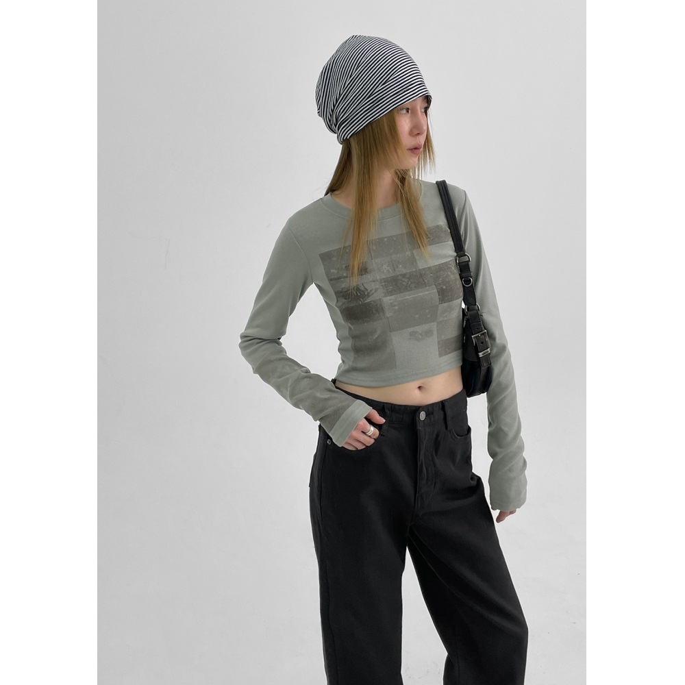 ブラックアップライコムプリントロングスリーブクロップTシャツ