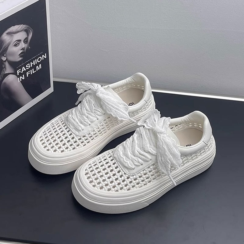 厚底牛革穴あきホワイトシューズ女性用夏2025新作万能カジュアルシューズ中空本革スニーカーソフトソールサンダル 4,823円