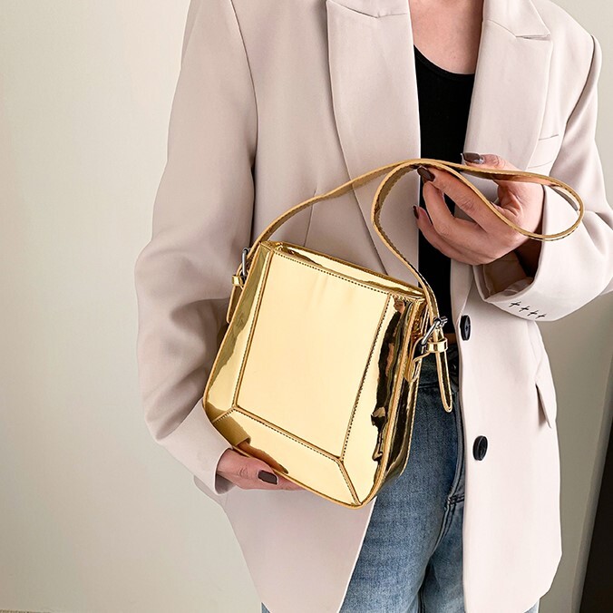 バッグ バック カバン かばん 鞄 レディースバッグ レディースバック ハンドバッグ ハンドバック 肩がけバック 肩掛けバック ミニバッグ 小バッグ 便利 手持ち コンパクト 四角 かわいい