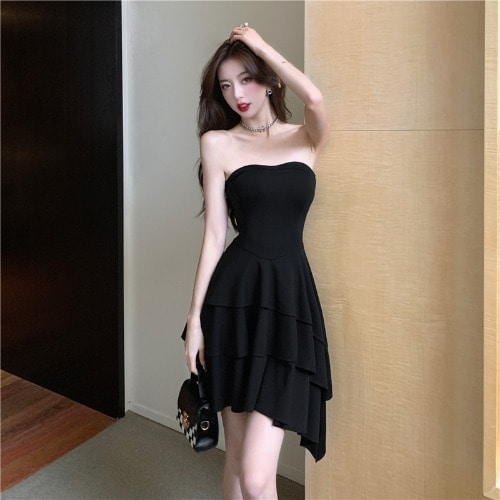 気質セクシー純欲風ワンピース女夏収腰痩せ見え胸拭きスカート洋風デザイン感不規則黒スカート