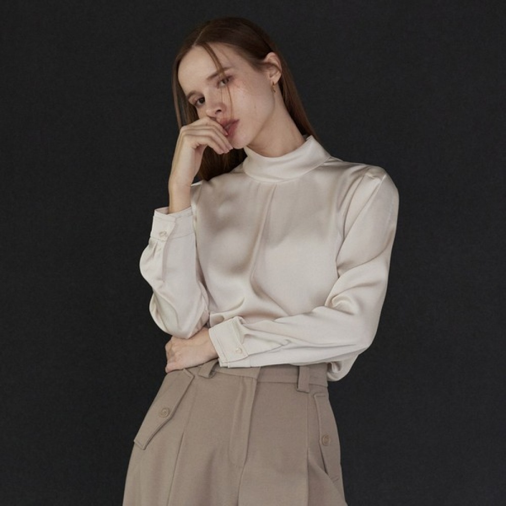 (リアーナニューヨーク) ハイネックサテンブラウス RRIWBL030 12,953円