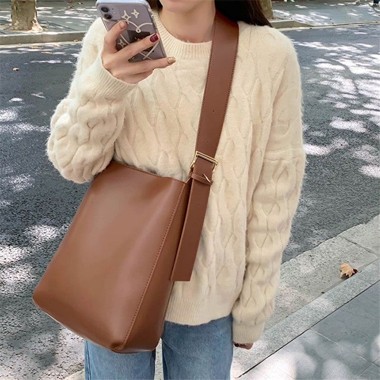 大人気！ クーポン適用OK韓国ファッション バケットバッグ クロスボディバッグ 大学生 大容量 ショルダーバッグ トレンド 2025ニュースタイル トレンド ファッション テクスチャ 百掛け