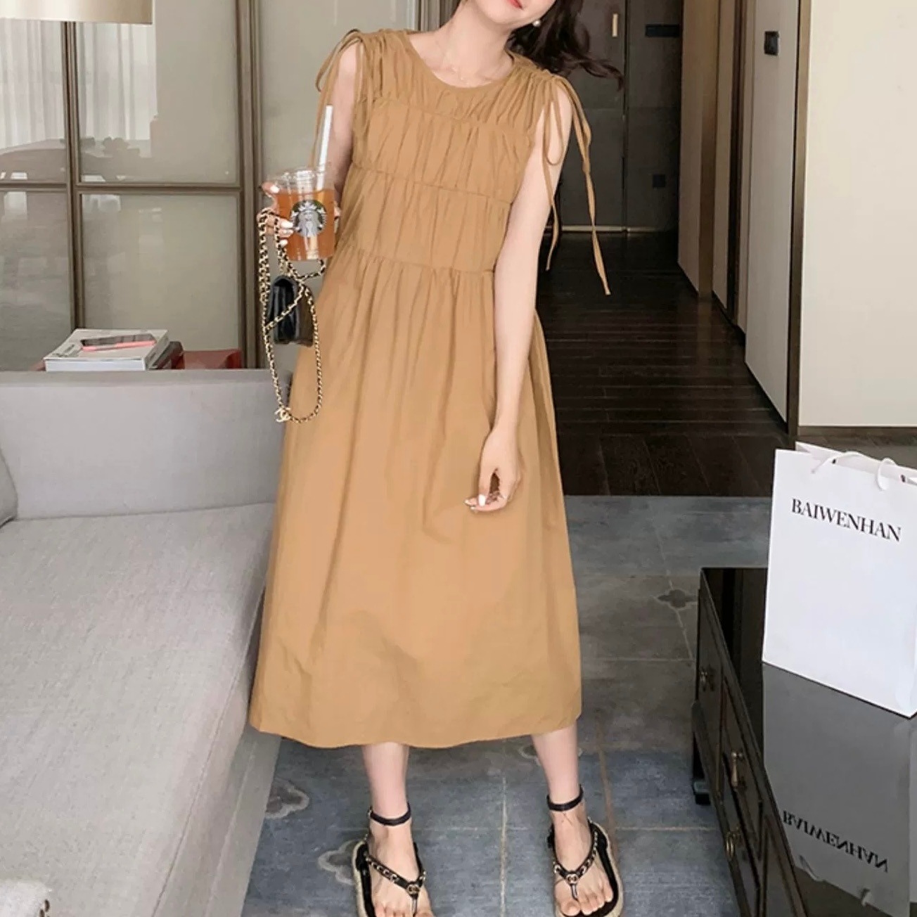 ワンピース 韓国風 キャミワンピ ギャザー シャーリング ティアード プリーツ リゾート ワンピ 肌見せ 肩紐 ストラップ ロング丈 ロング アンクル 袖なし ノースリーブ ストレート Iライン