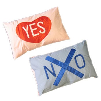 [2点セット] ミニラブピロー (Yes No まくら) 【 賞品 イエスノー枕 ウェディングパーティー 盛り上げグッズ 演出 どっきり ジョークグッズ パーティー用品 ドッキリグッズ yesno 結