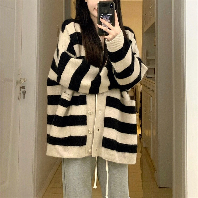 韓国スタイル怠惰なスタイルのセータージャケット23新作ゆったりと多用途なカラーブロックストライプvネックニットカーディガン女性用 6,561円