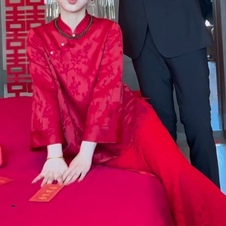 新しい中国の女性服スカートレッドチャイニーズスタイルトースト服のエンゲージメントドレスシックユニークなトップス女性秋と冬の新しいスタイル