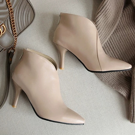 レディース ブーツ ショートブーツ ハイヒール ピンヒール ポインテッドトゥ レザー かわいい 大人可愛い きれいめ シンプル カジュアル 上品 おしゃれ かっこいい レトロ フォーマル エレガント