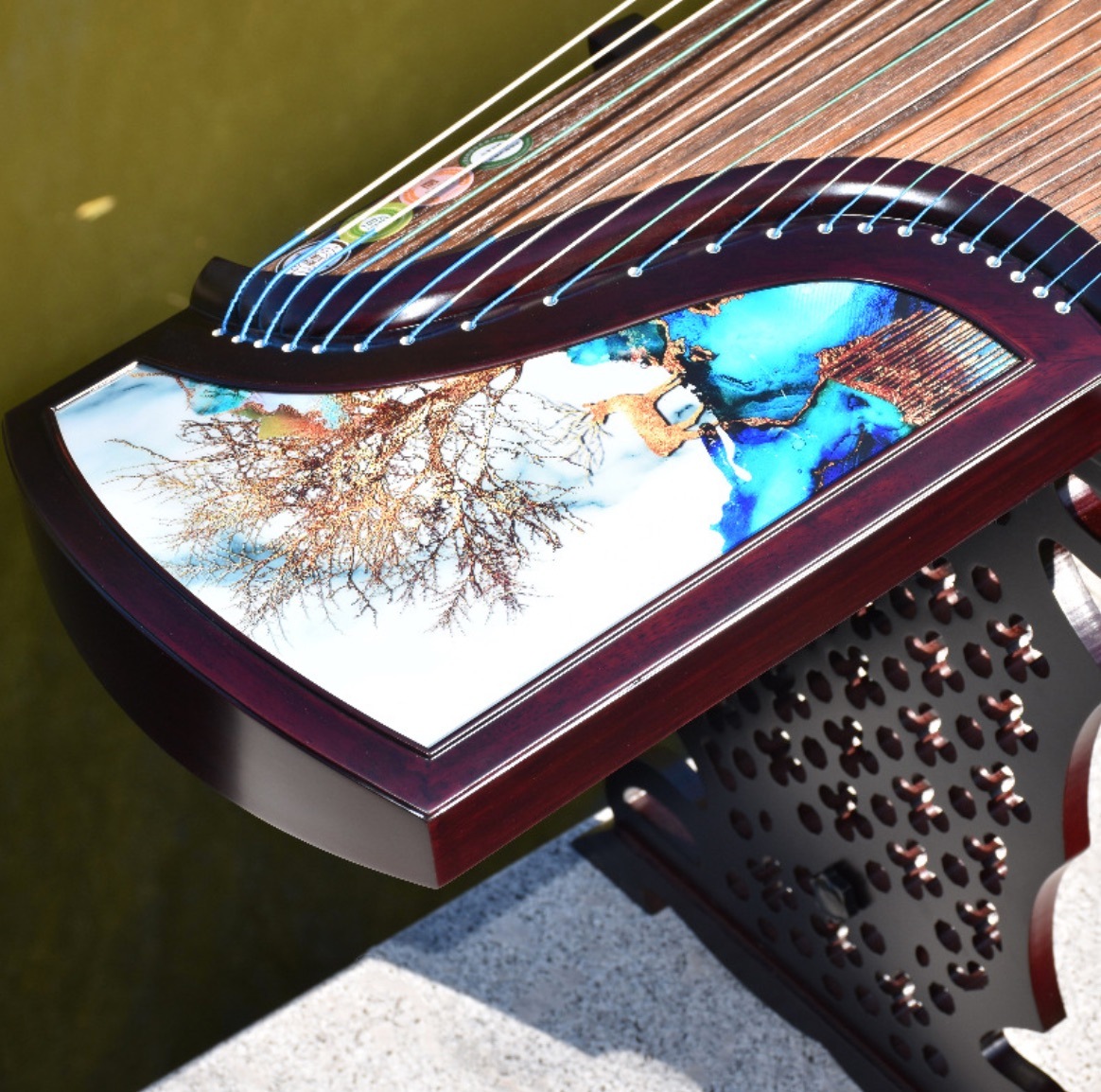 古筝プロの雪鹿中国の弦楽器