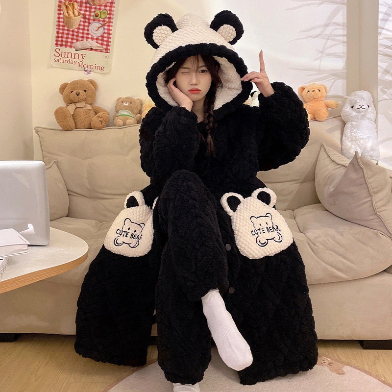 秋冬のサンゴの毛の三層の綿を挟んで寝ている服の女性のベルベットは帽子の冬のパジャマのフランネルの家の服を厚くした
