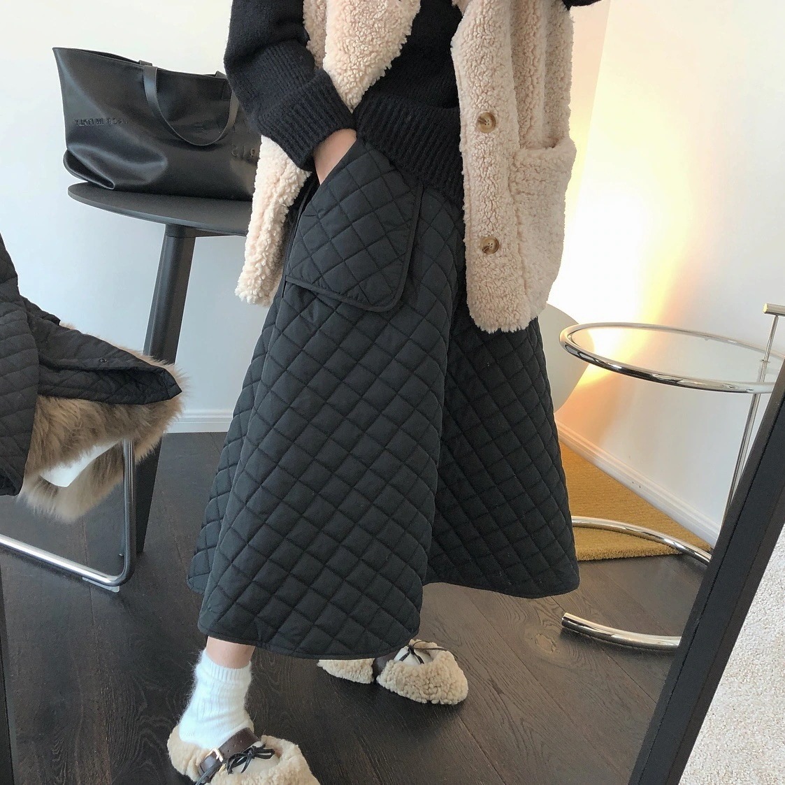 キルティングスカート ラップスカート 巻きスカート スカート ボトムス フレアスカート 膝下 ミモレ ミモレ丈 半端丈 フレア ポケット ボタン キルティング かわいい 大人可愛い きれいめ シンプル