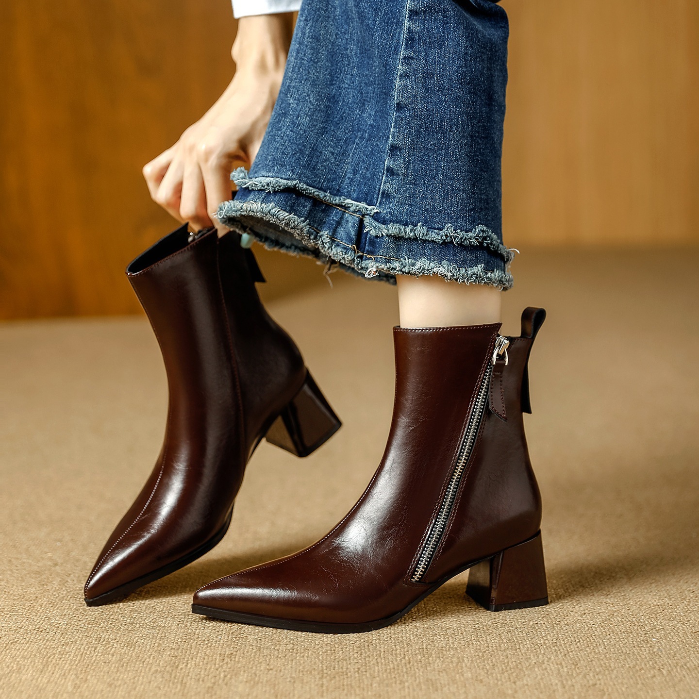 10個セット ハイヒールショートブーツ女性2026年太ヒール秋冬婦人靴プラススエードパイソンブラウンスリム婦人ミドルブーツ