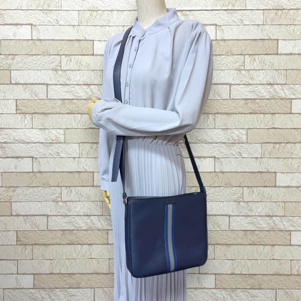 プラダ サフィアーノ ショルダーバッグ レザー V1082R ネイビー PRADA 中古
