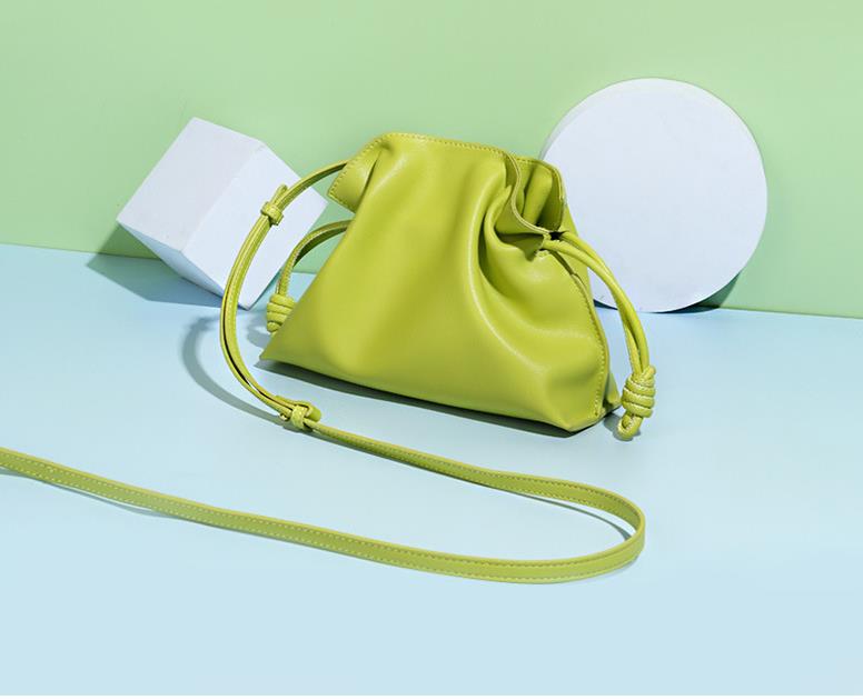 レザーレディースバッグ2022新しいファッション大容量巾着バケットバッグ片方の肩の対角線